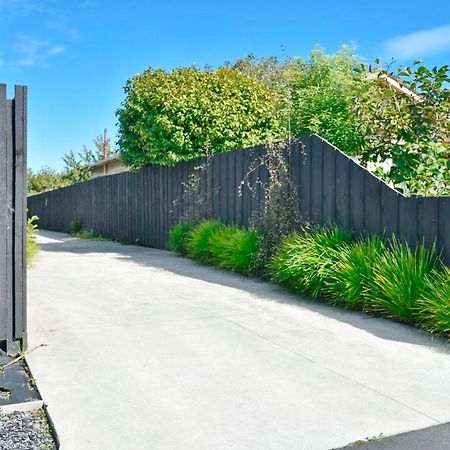 Dickens St - Christchurch Holiday Homes ภายนอก รูปภาพ