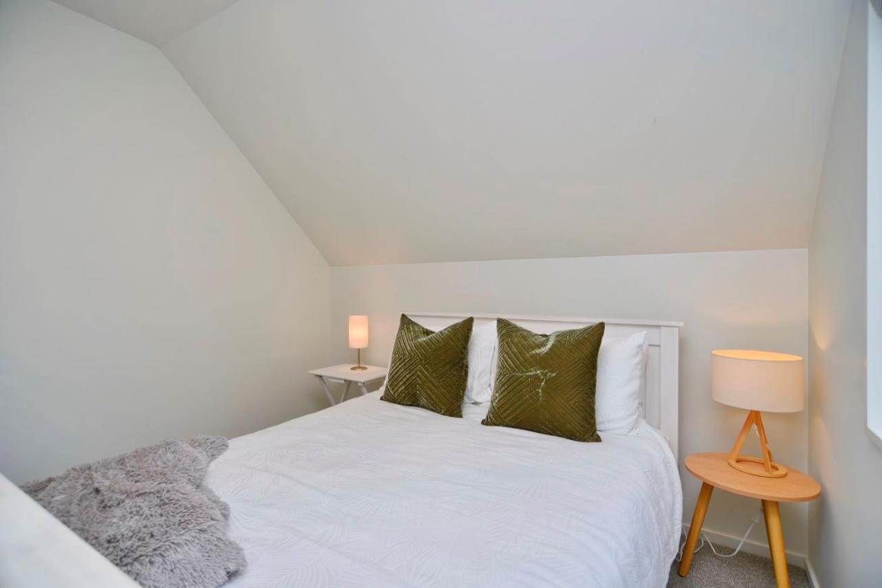 Dickens St - Christchurch Holiday Homes ภายนอก รูปภาพ