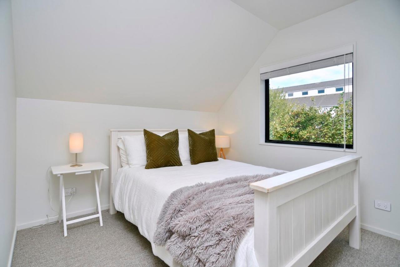 Dickens St - Christchurch Holiday Homes ภายนอก รูปภาพ