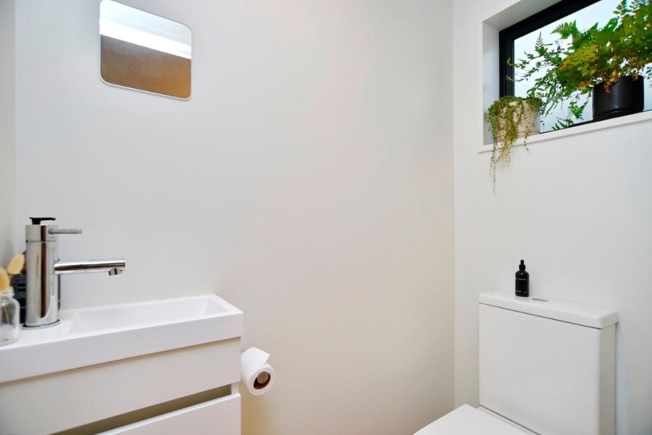 Dickens St - Christchurch Holiday Homes ภายนอก รูปภาพ