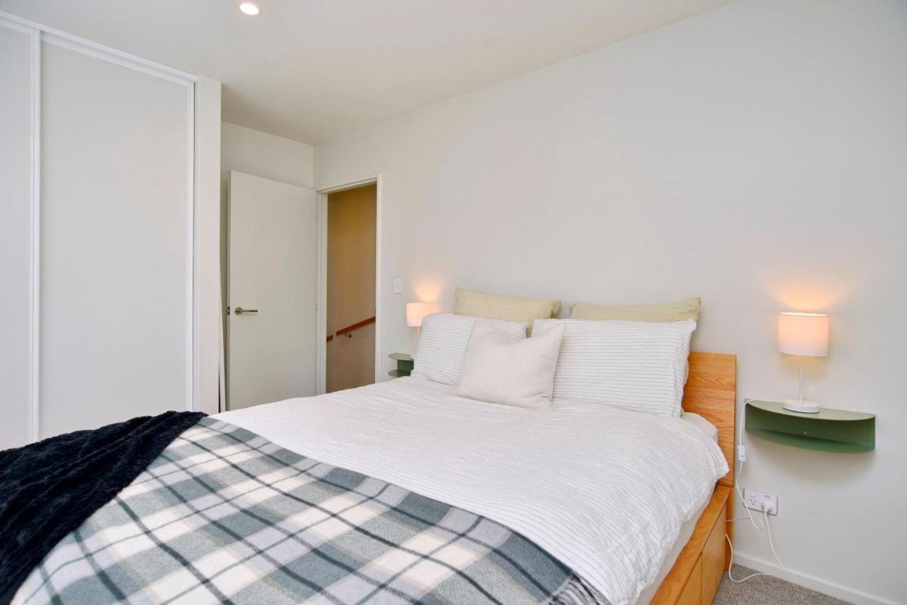 Dickens St - Christchurch Holiday Homes ภายนอก รูปภาพ