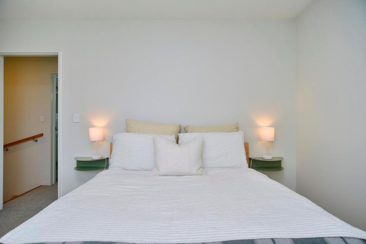 Dickens St - Christchurch Holiday Homes ภายนอก รูปภาพ