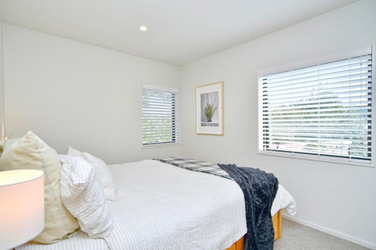Dickens St - Christchurch Holiday Homes ภายนอก รูปภาพ
