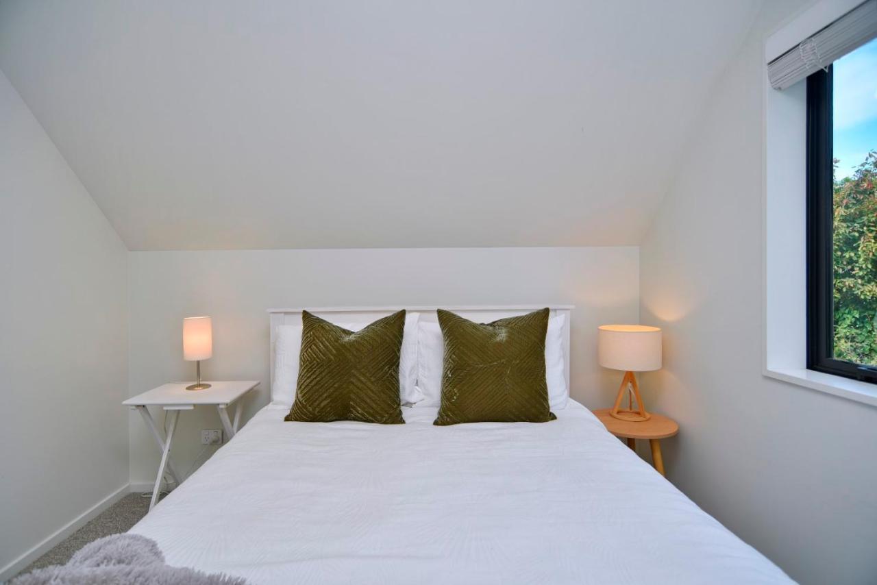 Dickens St - Christchurch Holiday Homes ภายนอก รูปภาพ